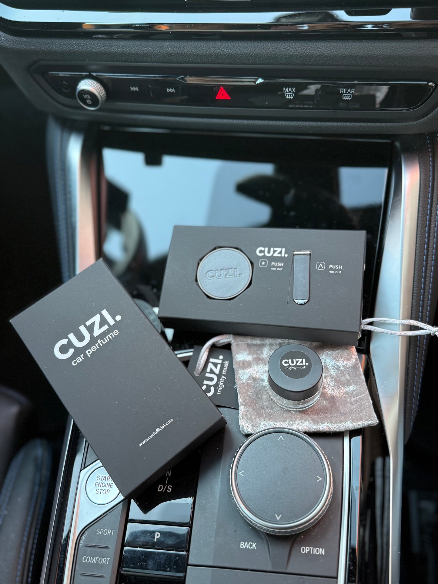 Exclusieve Cuzi. metalen auto parfum met geur